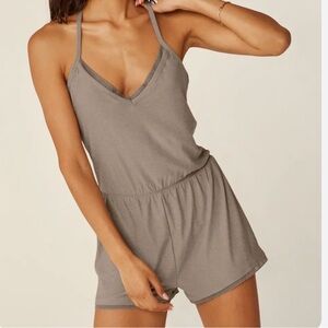 NWOT: Beyond Yoga Featherweight Dream Lace Romper, size Small